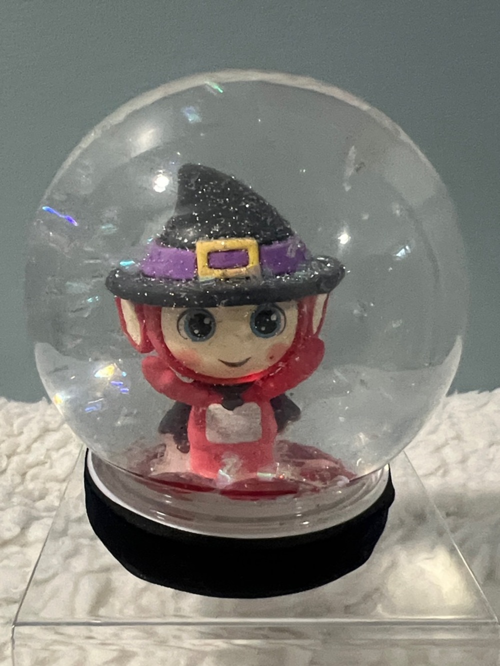 Po Witch Figurine Snow Globe - Black Hat, Purple Band, Red Outfit